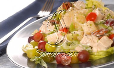 سلطة الدجاج بالعنب