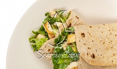 لفائف الدجاج بصلصة السيزر