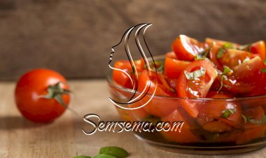 سلطة الطماطم بالريحان