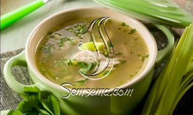 شوربة الدجاج بالكراث