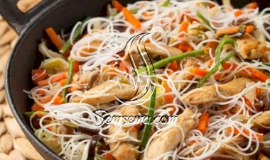 نودلز صيني بالدجاج والخضار