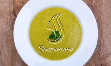 شوربة العدس بالدجاج والسبانخ