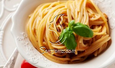 سباغيتي بصوص الطماطم والكريمة