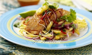 السلمون المقلي مع صلصة الأناناس