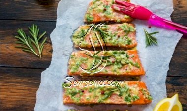 سلمون مشوي بالثوم