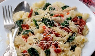 الباستا بالسبانخ والطماطم المجففة
