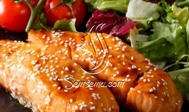 سلمون مشوي بالثوم والعسل للرجيم