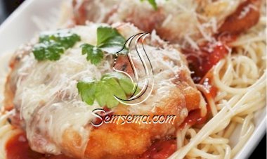 دجاج بجبن البارميزان والصوص