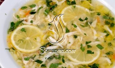 شوربة الدجاج بالليمون