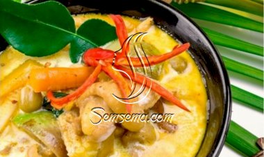 الدجاج بالكاري وحليب جوز الهند