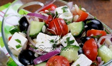 سلطة الخضار اليونانية