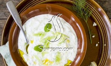 صلصة اللبن الزبادي بالثوم والليمون