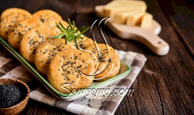 معجنات بالسمسم وحبة البركة