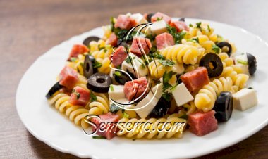 سلطة البيتزا الإيطالية