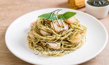 مكرونة بالروبيان وصلصة البيستو