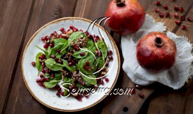 سلطة الرمان بالسبانخ