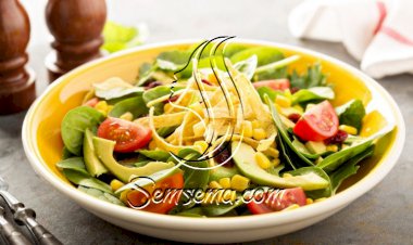 سلطة الأفوكادو بالذرة المشوية