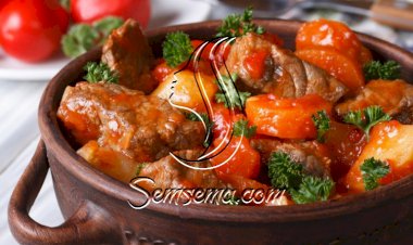 صاجية اللحم بالطماطم