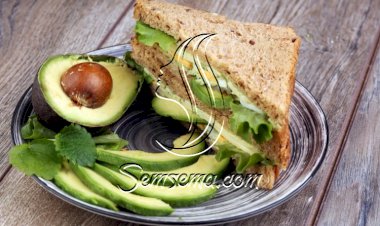 ساندويش البيض بالأفوكادو