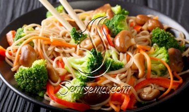 نودلز بالصويا صوص والخضار