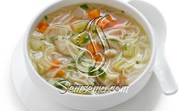 شوربة النودلز بالدجاج والجزر لرجيم صحي