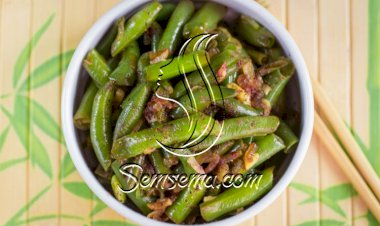 فاصوليا خضراء مقلية مع اللحم المفروم
