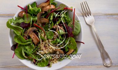 سلطة الكينوا بالفطر