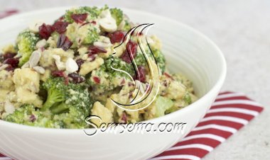 سلطة البروكلي بالتوت البري