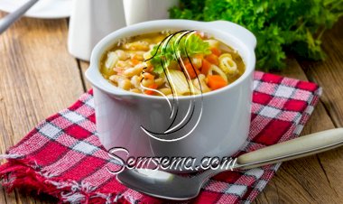 عمل شوربة المكرونة بالخضار