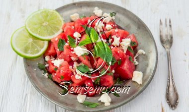 سلطة البطيخ مع جبن الفيتا