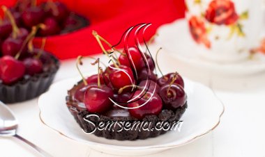 تارت الشوكولاتة بالكرز