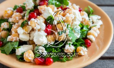 سلطة الحمص اليونانية