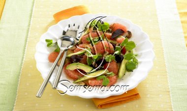 سلطة الشمندر والأفوكادو بالجريب فروت