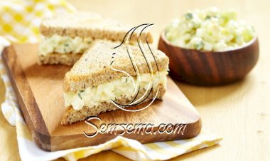 ساندويش البيض المسلوق للفطور