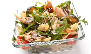 سلطة مكرونة بالدجاج