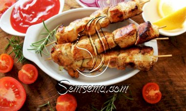 كباب الدجاج مع صلصة الروزماري