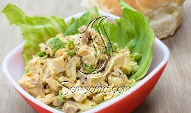 سلطة دجاج بالكاري