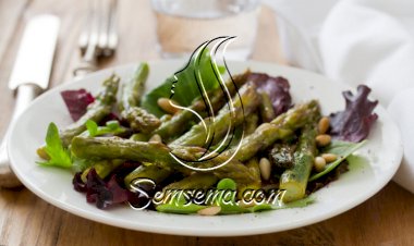 سلطة الهليون بالصنوبر