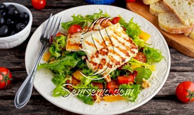 سلطة جبن الحلوم مع الخضار