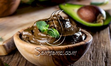 موس الشوكولاتة والأفوكادو