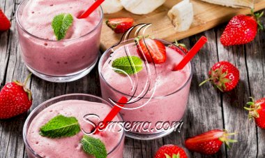 موس الفراولة بالموز بثلاث مكونات