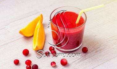 عصير البرتقال مع التوت البري