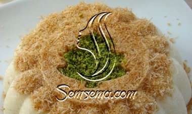 طريقة عمل كيك الكنافة بالكاسترد