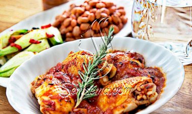 دجاج بصلصة الطماطم والليمون