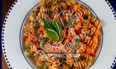 مكرونة بالفلفل الحار الاحمر المشوي