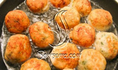 كرات السمك المقلي المقرمشة الشهية