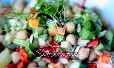 طريقة عمل سلطة الحمص الحب الغنية بالبروتين