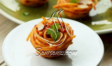 طريقة عمل كب كيك المكرونة باللحم