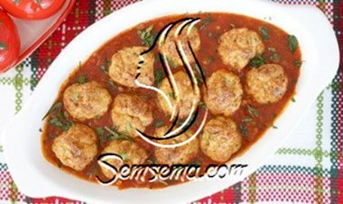 طريقة عمل كرات اللحم مع صلصة الطماطم