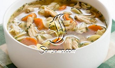 طريقة عمل شوربة الدجاج بالنودلز